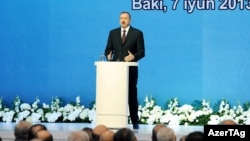 İlham Əliyev YAP-ın qurultayında, 7 iyun 2013 