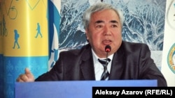 Амангельды Скаков, директор компании «Казэкология», подготовившей ОВОС. Алматы, 5 мая 2014 года.