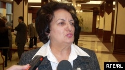 Elmira Süleymanova deyib ki, işlədiyi dövr ərzində ona 42 mindən çox müraciət daxil olub