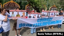 Акция протеста у представительства ООН в столице с требованием освободить политических заключенных в Казахстане, 7 августа 2020 года.