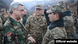 Prezident Serzh Sarkisian (solda)