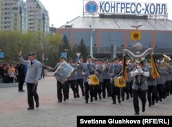 Военный оркестр Германии на параде в Астане. 6 мая 2012 года.