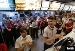 Moskvanın Pushkin meydanındakı Mac Donalds