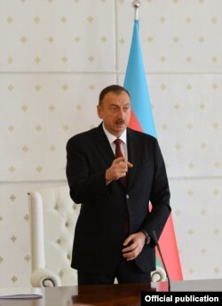 Prezident İlham Əliyev Nazirlər Kabinetinin toplantısında, 13 iyul 2015