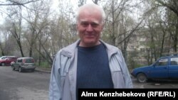 Пенсионер Анатолий Селезнев. Алматы, 25 апреля 2014 года.