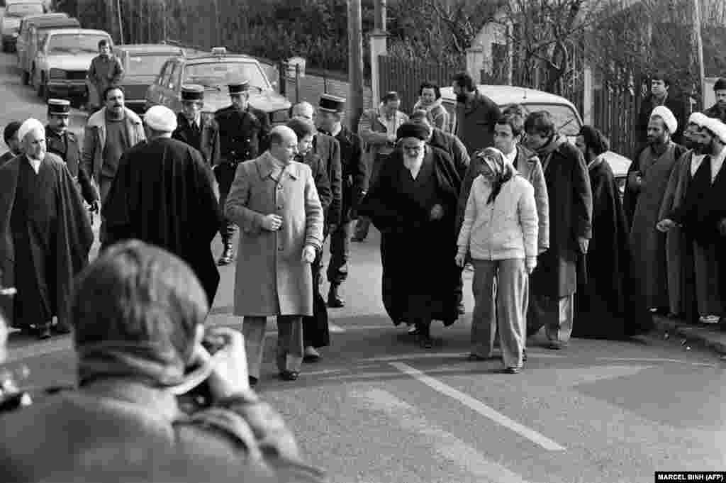 31 yanvar 1979-cu il. Ayətullay Ruhulla Xomeyni Tehrana qayıtmaq üçün Paris yaxınlığındakı villasını tərk edir.&nbsp;